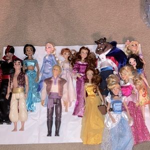 Disney dolls 13 bundle